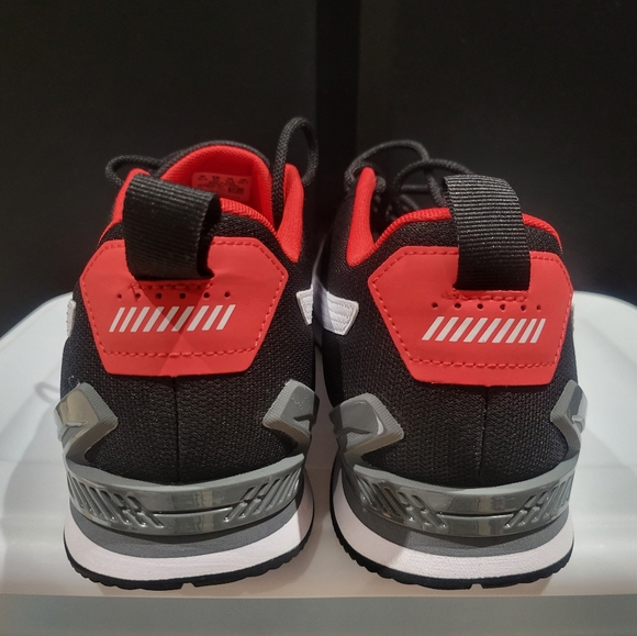 Puma Ferrari Track Racer-11.5 - Picture 2 of 7